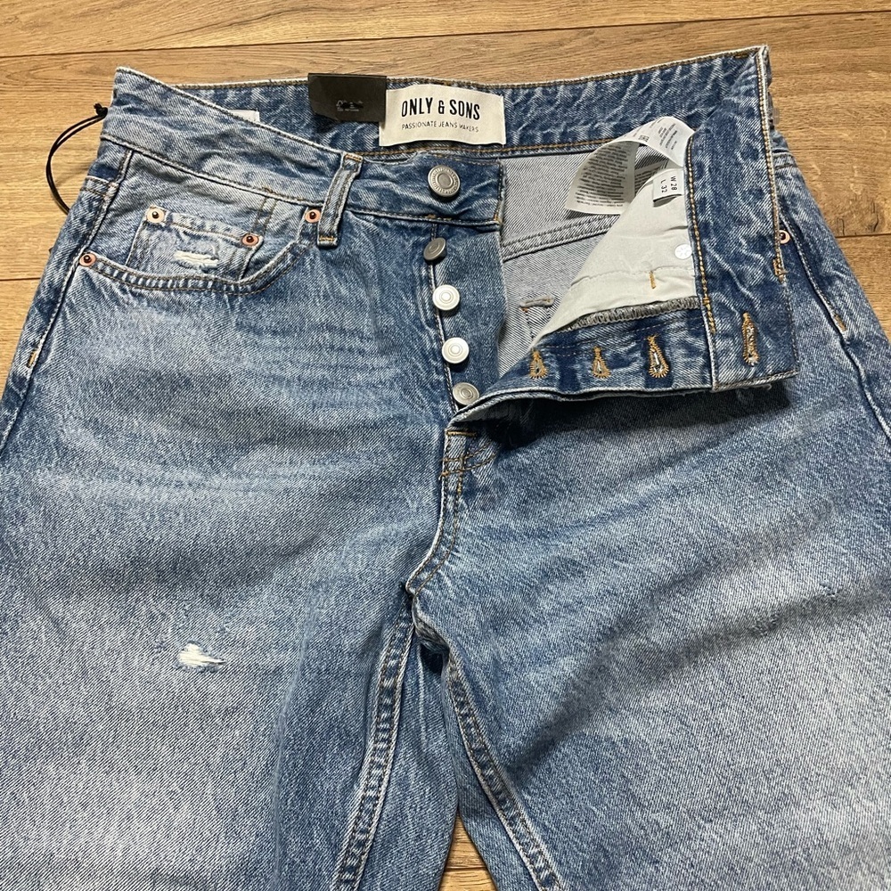 ONLY & SONS Relaxed Fit Light Blue Jeans - Picture 5 of 13